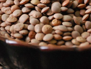 Σοκ στους καταναλωτές: Σκουλήκια μέσα σε κλειστές συσκευασίες με φακές - Δείτε φωτό, βίντεο